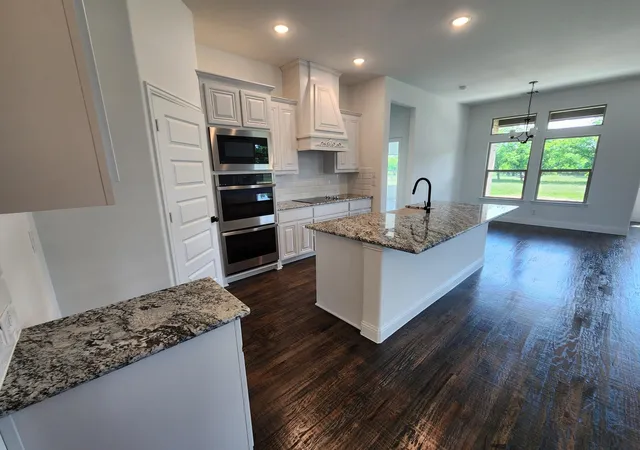 Photo 3 of Sale Pending at 376 Willie's Ct, Whitesboro, TX 76273 | MLS# 21249020 | Listing updated on 2026-08-21