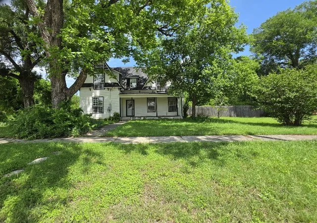 Homes for sale in Meridian, TX | 515 Bosque, Meridian, TX 76665 | MLS# 21249900
