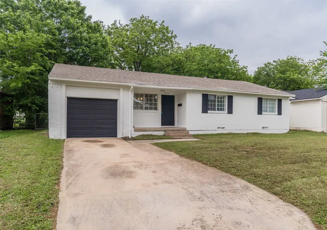 Photo 3 of Single family home for sale at 3433 Moon Dr, Mesquite, TX 75150 | MLS# 21249831 | Listing updated on 2026-08-19