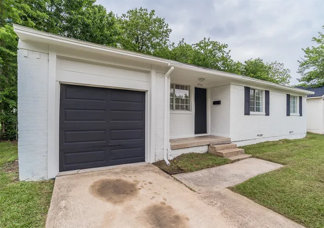 Photo 3 of Single family home for sale at 3433 Moon Dr, Mesquite, TX 75150 | MLS# 21249831 | Listing updated on 2026-08-19
