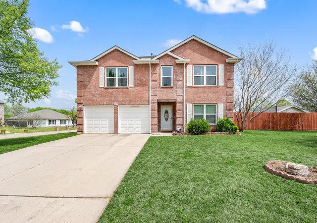 Photo 1 of Sale Pending at 1040 Canyon Dr, Justin, TX 76247 | MLS# 21249993 | Listing updated on 2026-07-20