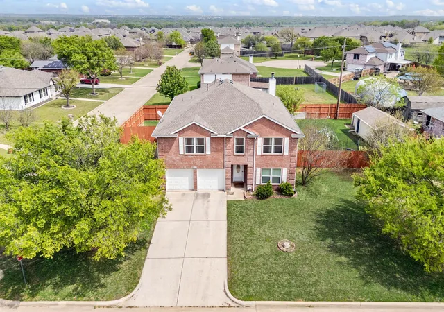 Photo 2 of Sale Pending at 1040 Canyon Dr, Justin, TX 76247 | MLS# 21249993 | Listing updated on 2026-07-20