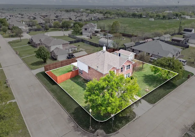 Photo 3 of Sale Pending at 1040 Canyon Dr, Justin, TX 76247 | MLS# 21249993 | Listing updated on 2026-07-20