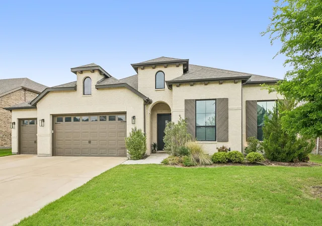 Photo 2 of Single family home for sale at 449 Country Meadows Blvd, Waxahachie, TX 75165 | MLS# 21248017 | Listing updated on 2026-10-04