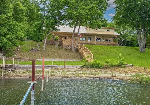 Photo 3 of Single family home for sale at 94 Arend Dr, Gainesville, TX 76240 | MLS# 21227308 | Listing updated on 2026-10-05
