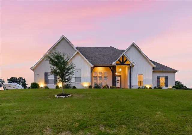 Photo 2 of Single family home for sale at 200 Finney Dr, Weatherford, TX 76085 | MLS# 21248029 | Listing updated on 2026-08-22