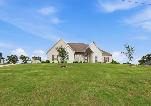 Photo 4 of Single family home for sale at 200 Finney Dr, Weatherford, TX 76085 | MLS# 21248029 | Listing updated on 2026-08-22