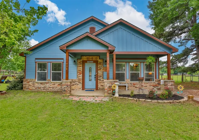 Photo 1 of Single family home for sale at 406 W Elm St, Collinsville, TX 76233 | MLS# 21250104 | Listing updated on 2026-08-28