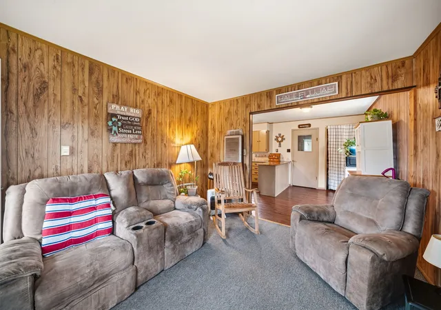 Photo 3 of Sale Pending at 909 S Carlton St, Ennis, TX 75119 | MLS# 21249658 | Listing updated on 2026-07-14