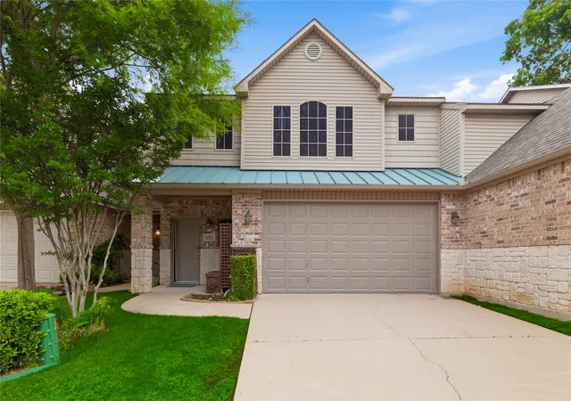 Homes for sale in Irving, TX | 4263 Towne Lake Ct, Irving, TX 75061 | MLS# 21249501