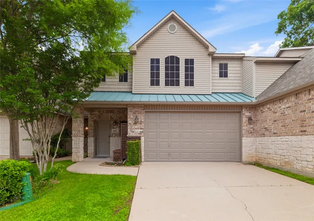 Homes for sale in Irving, TX | 4263 Towne Lake Ct, Irving, TX 75061 | MLS# 21249501