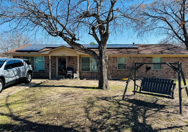Photo 3 of Single family home for sale at 305 S 1st St, Crandall, TX 75114 | MLS# 21250202 | Listing updated on 2026-07-22