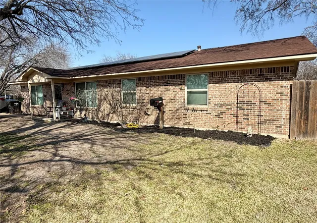 Photo 3 of Single family home for sale at 305 S 1St St, Crandall, TX 75114 | MLS# 21250202 | Listing updated on 2026-07-22