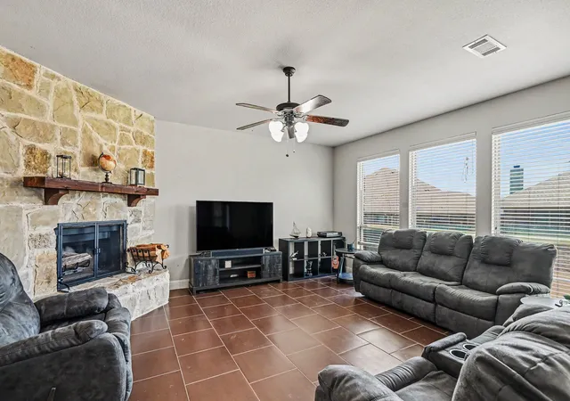 Photo 3 of Single family home for sale at 828 Sunflower Ct, Aledo, TX 76008 | MLS# 21250158 | Listing updated on 2026-08-22