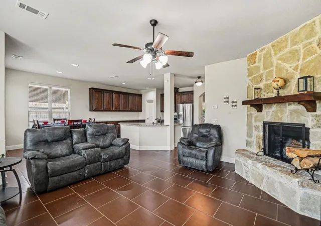 Photo 4 of Single family home for sale at 828 Sunflower Ct, Aledo, TX 76008 | MLS# 21250158 | Listing updated on 2026-08-22