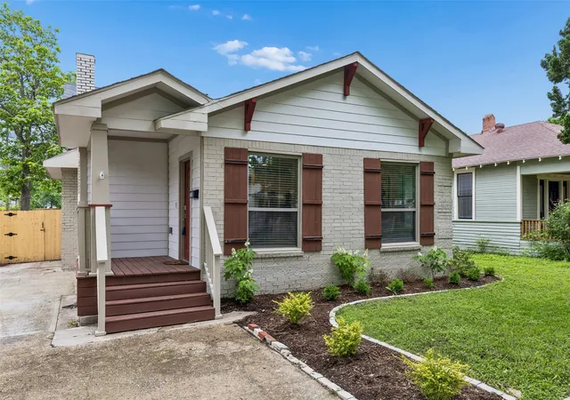 Photo 1 of Single family home for sale at 310 S Waverly Dr, Dallas, TX 75208 | MLS# 21248833 | Listing updated on 2026-08-31