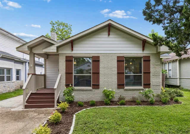Photo 3 of Single family home for sale at 310 S Waverly Dr, Dallas, TX 75208 | MLS# 21248833 | Listing updated on 2026-08-31