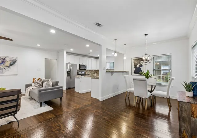 Photo 3 of Single family home for sale at 310 S Waverly Dr, Dallas, TX 75208 | MLS# 21248833 | Listing updated on 2026-08-31