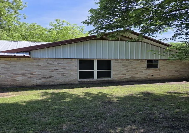 Photo 2 of Single family home for sale at 7408 Overhill Rd, Fort Worth, TX 76116 | MLS# 21250272 | Listing updated on 2026-07-21