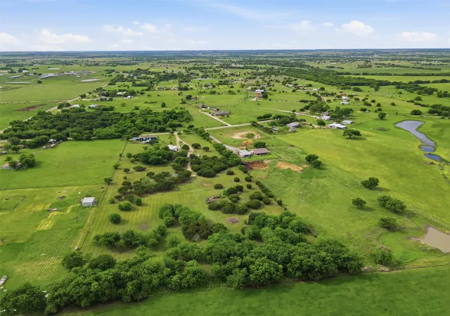 Homes for sale in Godley, TX | 5505 Comanche Dr, Godley, TX 76044 | MLS# 21247528