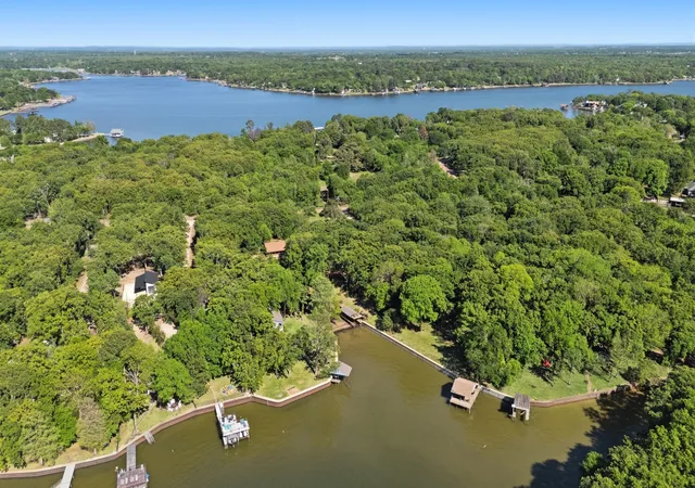 Photo 3 of Sale Pending at 114 Trails End St, Mabank, TX 75156 | MLS# 21244006 | Listing updated on 2026-07-11