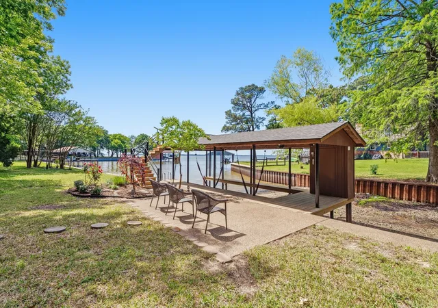 Photo 3 of Sale Pending at 114 Trails End St, Mabank, TX 75156 | MLS# 21244006 | Listing updated on 2026-07-11