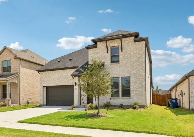 Photo 1 of Sale Pending at 905 Mossy Oak Dr, Alvarado, TX 76009 | MLS# 21250444 | Listing updated on 2026-09-04