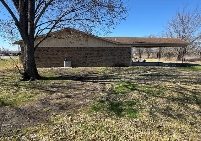 Photo 2 of Sale Pending at 1118 E 13Th Ave, Corsicana, TX 75110 | MLS# 21250355 | Listing updated on 2026-08-29