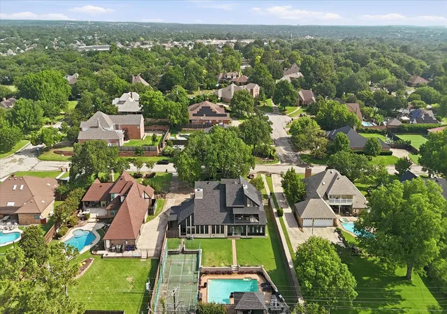 Homes for sale in Colleyville, TX | 301 Chapelwood Dr, Colleyville, TX 76034 | MLS# 21248553