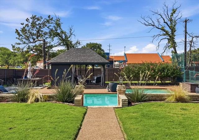Homes for sale in Colleyville, TX | 301 Chapelwood Dr, Colleyville, TX 76034 | MLS# 21248553