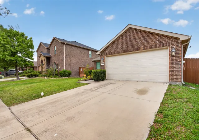 Homes for sale in Heartland, TX | 2003 Carriage Rd, Heartland, TX 75126 | MLS# 21242918