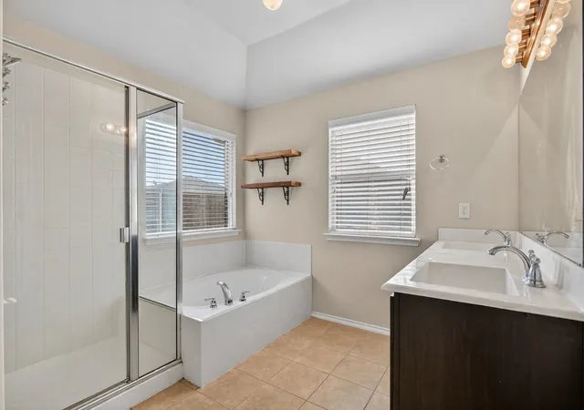 Homes for sale in Heartland, TX | 2003 Carriage Rd, Heartland, TX 75126 | MLS# 21242918
