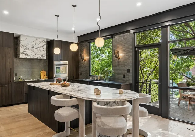 Photo 2 of Sale Pending at 2911 Magnolia Hill Ct, Dallas, TX 75201 | MLS# 21245733 | Listing updated on 2026-09-30