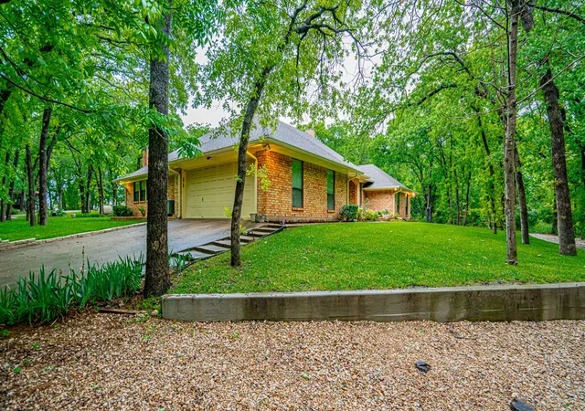 Photo 1 of Single family home for sale at 6520 Fall Creek Hwy, Granbury, TX 76049 | MLS# 21250060 | Listing updated on 2026-08-07