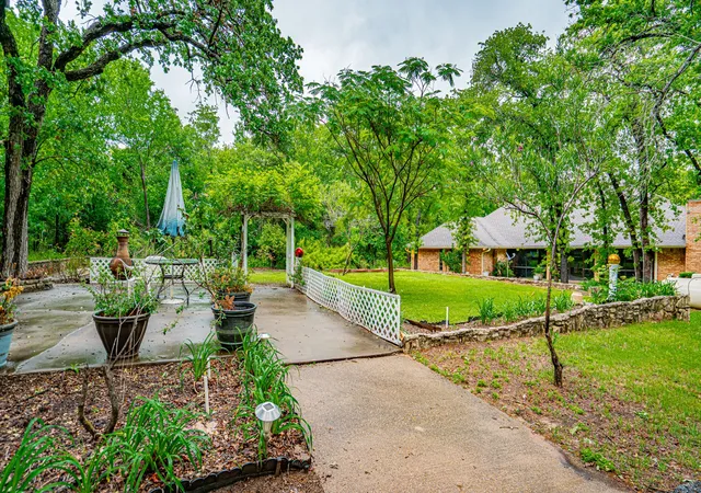 Photo 2 of Single family home for sale at 6520 Fall Creek Hwy, Granbury, TX 76049 | MLS# 21250060 | Listing updated on 2026-08-07