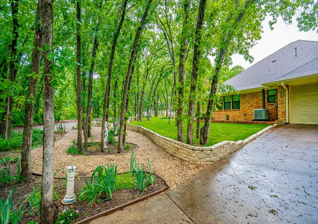 Photo 3 of Single family home for sale at 6520 Fall Creek Hwy, Granbury, TX 76049 | MLS# 21250060 | Listing updated on 2026-08-07
