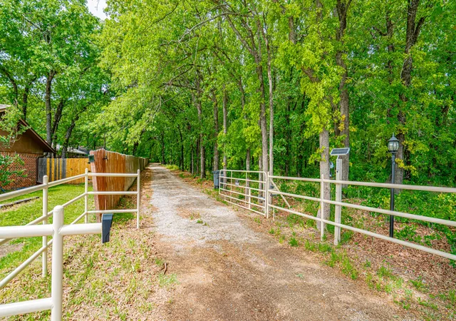 Photo 4 of Single family home for sale at 6520 Fall Creek Hwy, Granbury, TX 76049 | MLS# 21250060 | Listing updated on 2026-10-02