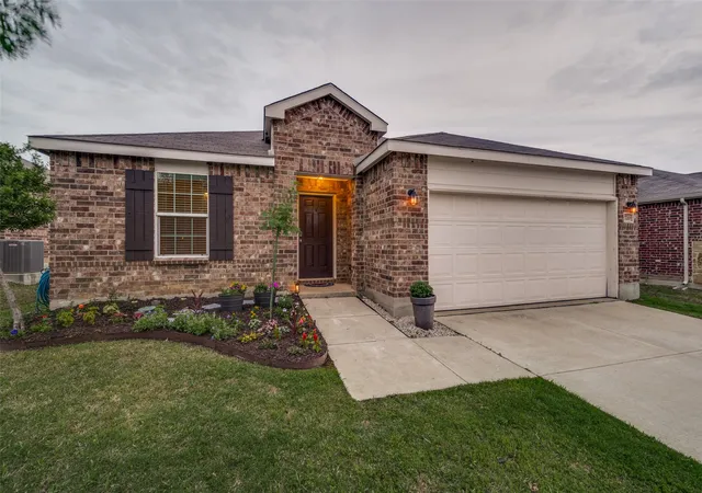 Photo 2 of Single family home for sale at 1720 Trace Dr, Aubrey, TX 76227 | MLS# 21250348 | Listing updated on 2026-09-03