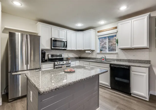Photo 1 of Single family home for sale at 1720 Trace Dr, Aubrey, TX 76227 | MLS# 21250348 | Listing updated on 2026-09-03