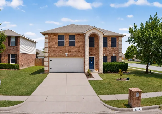 Homes for sale in Burleson, TX | 1333 Lauren Dr, Burleson, TX 76028 | MLS# 21249402