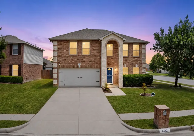 Homes for sale in Burleson, TX | 1333 Lauren Dr, Burleson, TX 76028 | MLS# 21249402