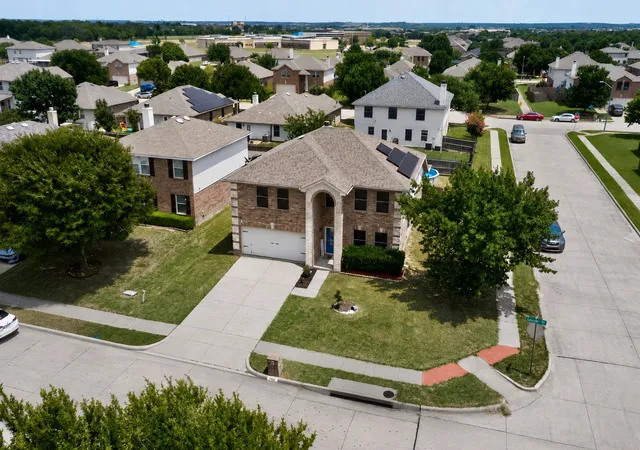 Homes for sale in Burleson, TX | 1333 Lauren Dr, Burleson, TX 76028 | MLS# 21249402