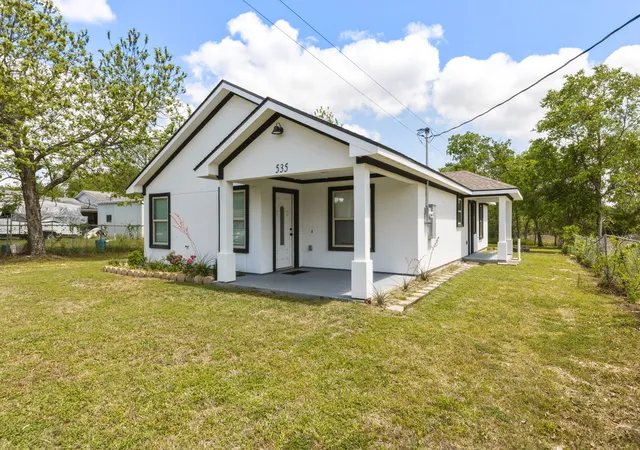 Photo 2 of Single family home for sale at 535 S Belknap St, Mexia, TX 76667 | MLS# 21238487 | Listing updated on 2026-07-12