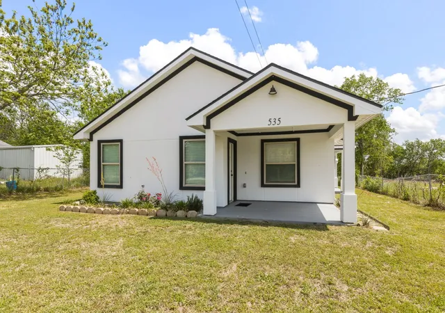Homes for sale in Mexia, TX | 535 S Belknap St, Mexia, TX 76667 | MLS# 21238487