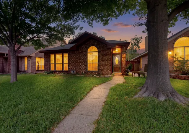 Homes for sale in Rowlett, TX | 3312 Sara Dr, Rowlett, TX 75088 | MLS# 21249806