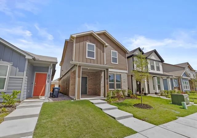 Photo 2 of Single family home for sale at 3053 Pecan Farm Ln, Fort Worth, TX 76140 | MLS# 21250482 | Listing updated on 2026-07-28