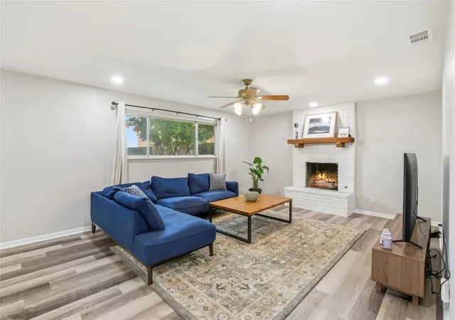 Photo 2 of Single family home for sale at 6425 Brentwood Dr, Fort Worth, TX 76112 | MLS# 21249606 | Listing updated on 2026-07-28