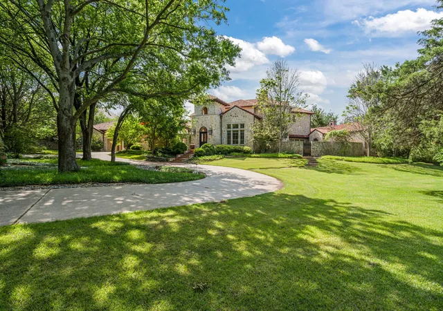 Photo 1 of Sale Pending at 545 W Highland St, Southlake, TX 76092 | MLS# 21227081 | Listing updated on 2026-08-21