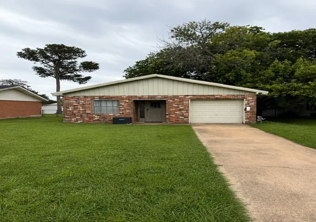 Photo 2 of Single family home for sale at 7813 Hood St, Fort Worth, TX 76135 | MLS# 21250783 | Listing updated on 2026-09-26