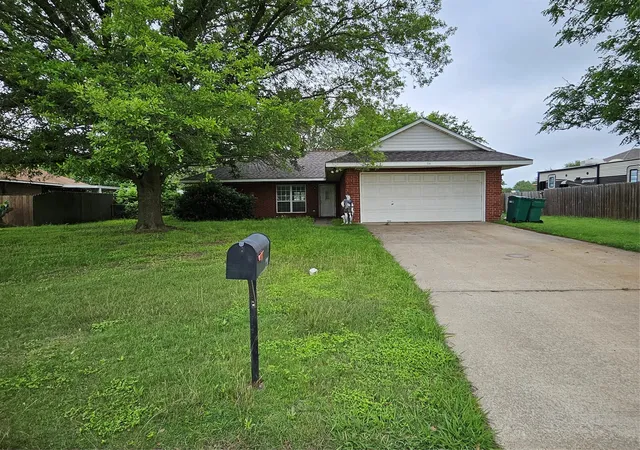 Homes for sale in Lacy Lakeview, TX | 114 Silver Fox, Lacy Lakeview, TX 76705 | MLS# 21250539